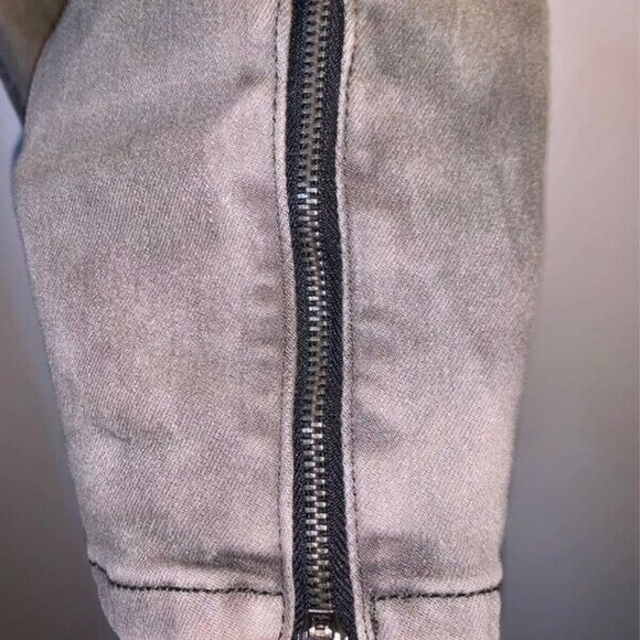 BDG Midrise Twig Long Ankle Zip Skinny Jeans - Picture 7 of 7